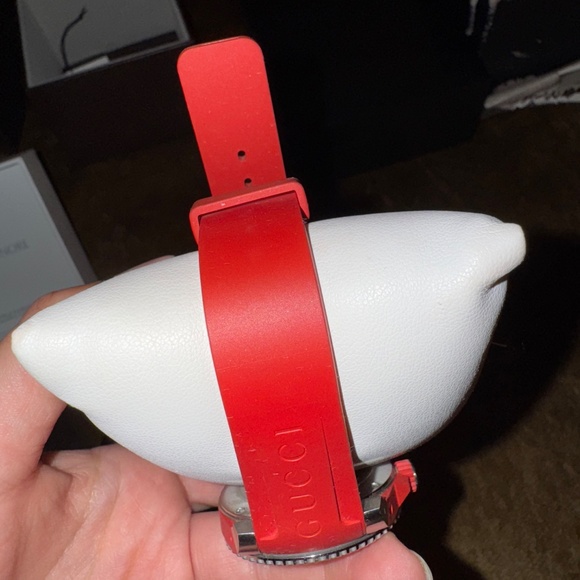 Gucci Swiss Dive Red Rubber Strap Watch - Picture 10 of 10